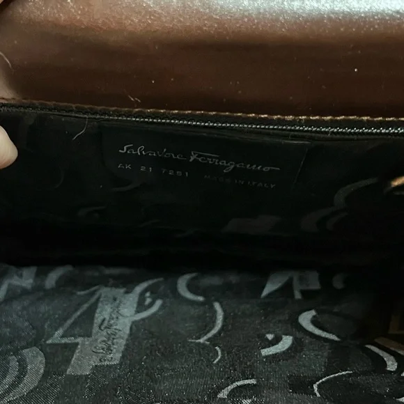 🌟FINAL🌟 1980s Vintage Ferragamo Heavy Brown Leather Shoulder Bag. - Picture 12 of 14